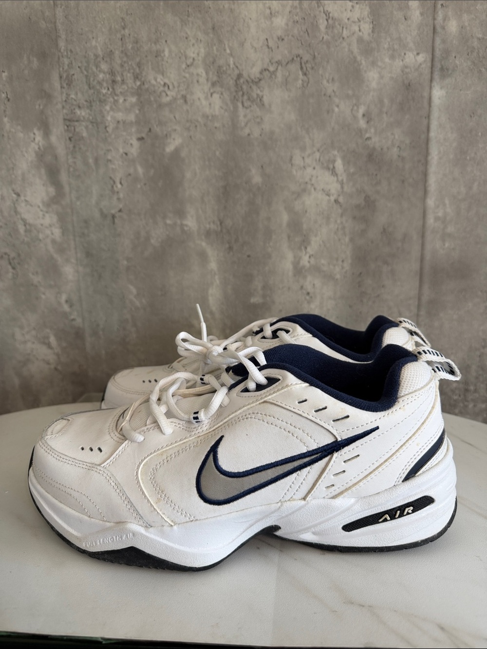 Nike air monarch IV White Sneakers with Navy Swoosh 9 men’s (1 - Picture 2 of 6